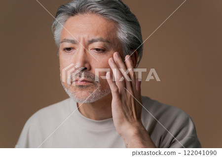 Beauty for middle-aged men with gray hair 122041090
