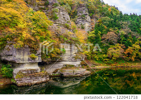 Tonohetsuri amidst autumn foliage Tonohetsuri amidst autumn foliage 122041718