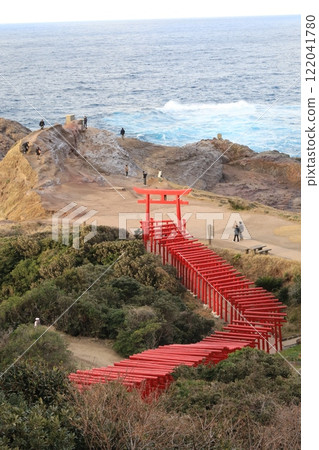 Torii gate of Motonosumi Shrine seen from above 122041780