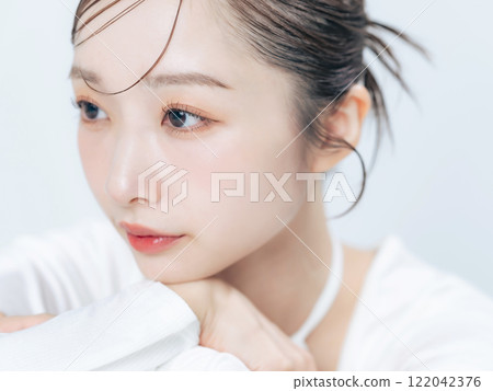 Female beauty portraits, skin care, cosmetics Female beauty portraits, skin care, cosmetics 122042376