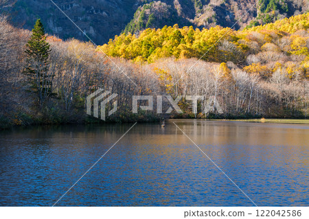 Sunset at Kagamiike Pond 122042586
