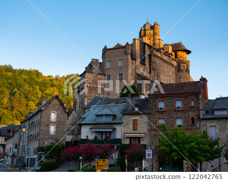 Medieval fortified castle dominating residential buildings in Estaing town Medieval fortified castle dominating residential buildings in Estaing town 122042765