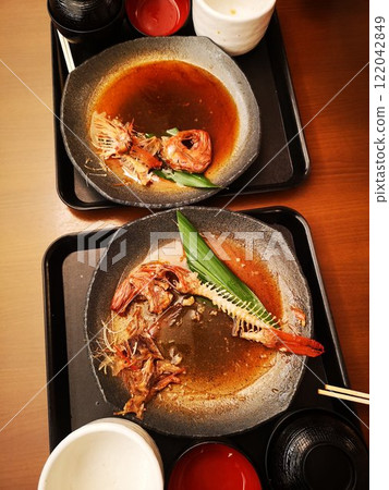 A couple eating alfonsino set meal 122042849