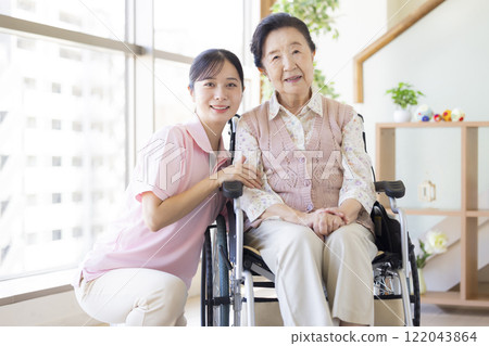 Image of care: Caregivers caring for the elderly Image of care: Caregivers caring for the elderly 122043864
