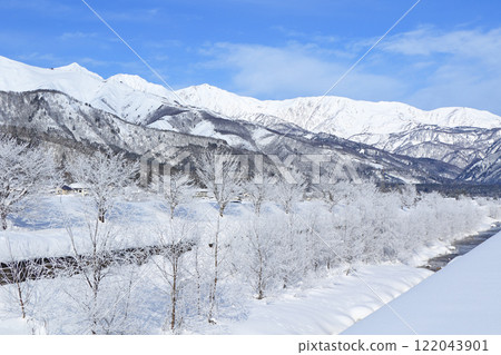 Hakuba in winter: frost and the Northern Alps 122043901