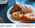 Four types of bread for breakfast 122044624