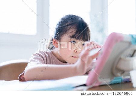 Girl studying on a tablet Girl studying on a tablet 122046905
