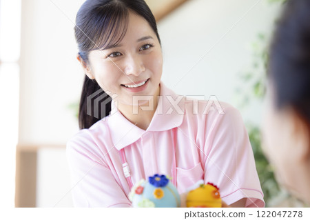 Caregiver portrait 122047278