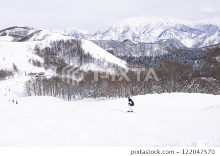 Children enjoying skiing 122047570