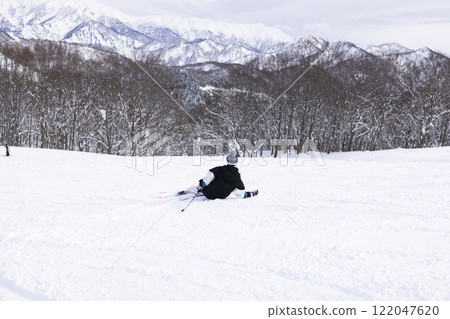 Children enjoying skiing 122047620