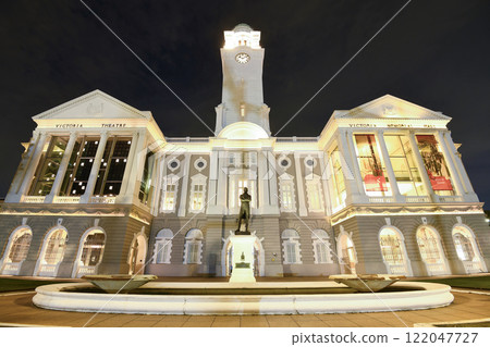 Building view of the oldest Victoria Theatre and Concert Hall in Empress Place, Singapore, with a complex of two buildings and a clock tower. 122047727