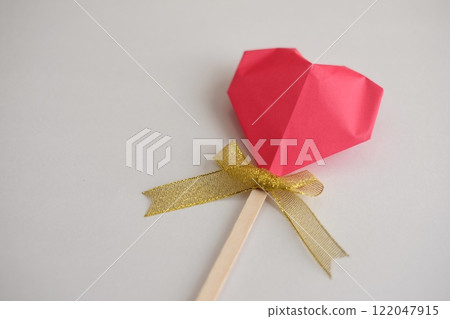 由摺紙製成的立體心臟 由摺紙製成的立體心臟 122047915