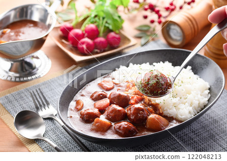 Meatball curry (The delicious flavor of the meatballs permeates the curry!) Meatball curry (The delicious flavor of the meatballs permeates the curry!) 122048213