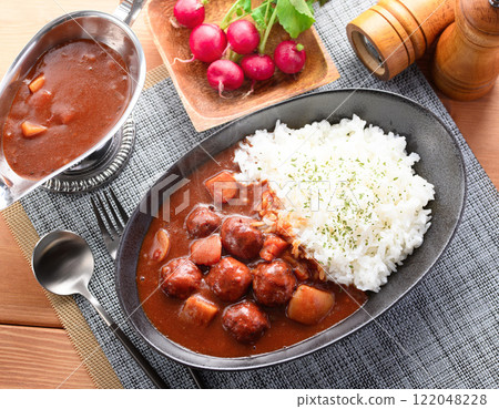 Meatball curry (The delicious flavor of the meatballs permeates the curry!) Meatball curry (The delicious flavor of the meatballs permeates the curry!) 122048228