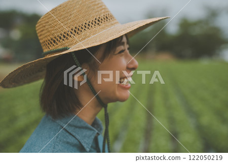Vegetable farmer Vegetable farmer 122050219