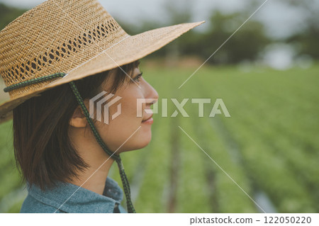 Vegetable farmer 122050220
