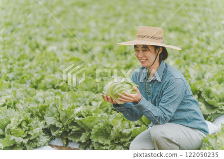 Lettuce farmer 122050235