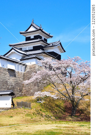 Spring: Shirakawa-Komine Castle, Gosankai Tower Spring: Shirakawa-Komine Castle, Gosankai Tower 122052865
