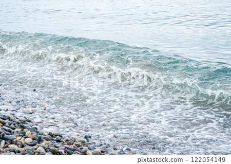 Sea waves on the pebbles shore 122054149
