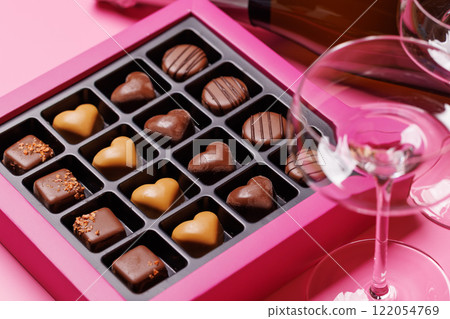 A glasses of champagne elegantly paired with a box of rich chocolates 122054769