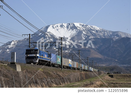 EF65 towed long freight train going to Omi Nagaoka on the Tokaido Main Line at the foot of Mt. Ibuki 122055896