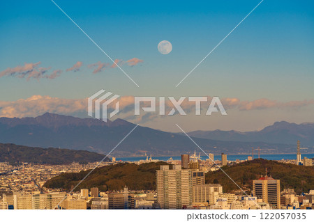 [Shizuoka Prefecture] Evening view of Shizuoka cityscape from Maruyama Flower Garden 122057035