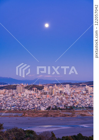 [靜岡縣]從丸山花園欣賞安倍河的夜景和靜岡市的街景 122057042