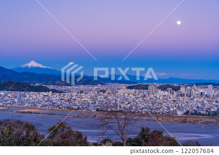 [Shizuoka Prefecture] Evening view of Shizuoka city and Mt. Fuji from Maruyama Flower Garden 122057684