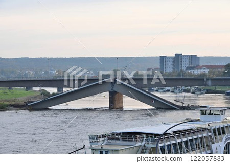 德國德勒斯登老城易北河明珠卡羅拉大橋倒塌 122057883