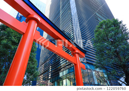 Tokyo, Nihonbashi, Fukutoku Shrine and the office district 122059760