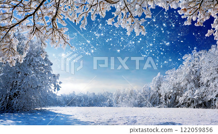 白雪覆蓋的阿爾卑斯山和藍天 122059856