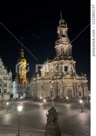 Pearl of the Elbe River: Night view of Dresden Old Town, Germany 122060137