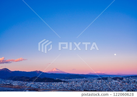 [Shizuoka Prefecture] Evening view of Shizuoka city and Mt. Fuji from Maruyama Flower Garden 122060628