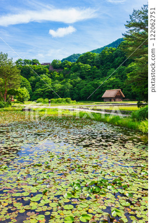 春天日本白川鄉的原始風景 春天日本白川鄉的原始風景 122062751