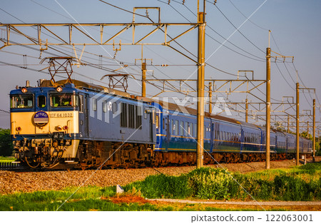 The Akebono sleeper express train runs between Shinmachi and Jinbohara. The Akebono sleeper express train runs between Shinmachi and Jinbohara. 122063001