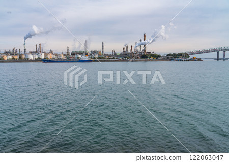 從霞浦綠地公園眺望四日市工業園區(三重縣四日市市) 從霞浦綠地公園眺望四日市工業園區(三重縣四日市市) 122063047