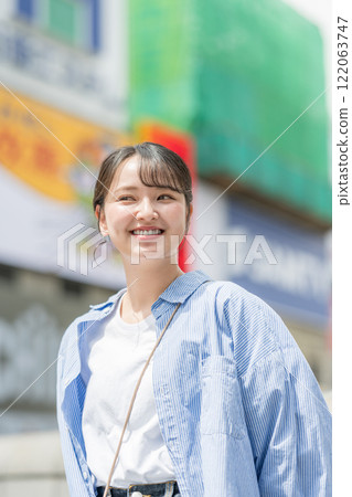 日本大阪觀光的年輕女子 122063747