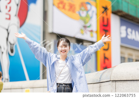Young woman sightseeing in Osaka, Japan 122063755