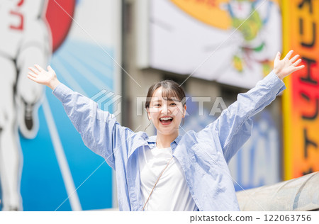 Young woman sightseeing in Osaka, Japan 122063756