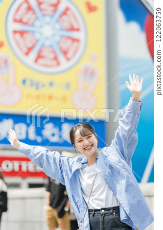 Young woman sightseeing in Osaka, Japan 122063759