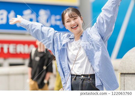 Young woman sightseeing in Osaka, Japan 122063760