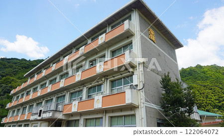 Scenery of Morimachi, Shuchi District, Shizuoka Prefecture (the former Morimachi Senyo Junior High School building) 122064072