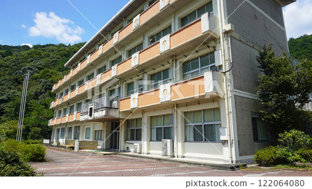Scenery of Morimachi, Shuchi District, Shizuoka Prefecture (the former Morimachi Senyo Junior High School building) 122064080