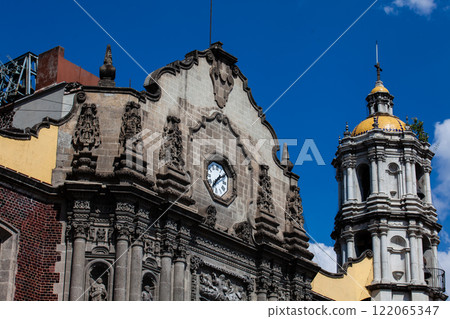 Detail of the old Basilica of Guadalupe known as Expiatory Temple of Christ the King in Mexico City. 122065347