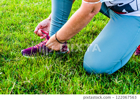 woman, shoe, shoelace 122067563