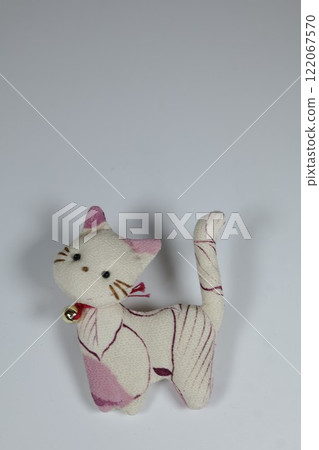 Cat brooch 122067570