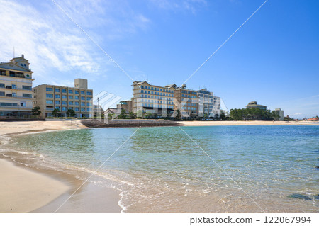 <鳥取縣>從皆生溫泉海湯海灘看到的皆生溫泉街，3月 122067994