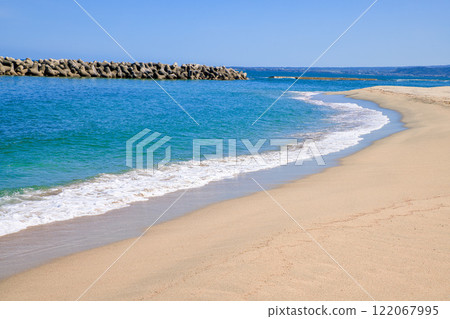 <Tottori Prefecture> Kaike Coast and blue skies in winter March 122067995