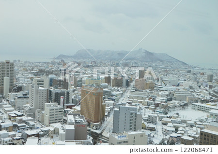 從五稜郭塔2樓眺望函館山（北海道函館市） 122068471