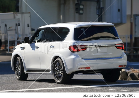 Luxury SUV image 122068605